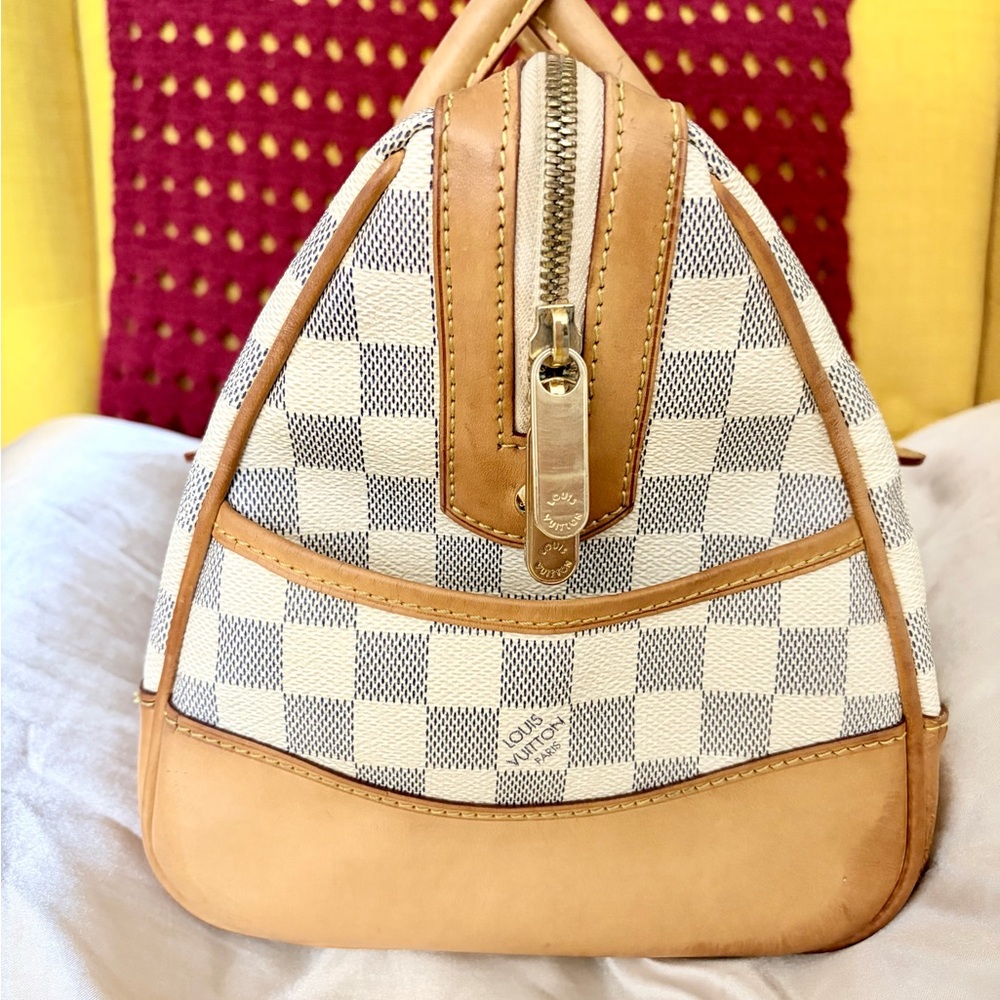 Authentic Louis Vuitton Berkely in Damier Azur - Picture 4 of 16
